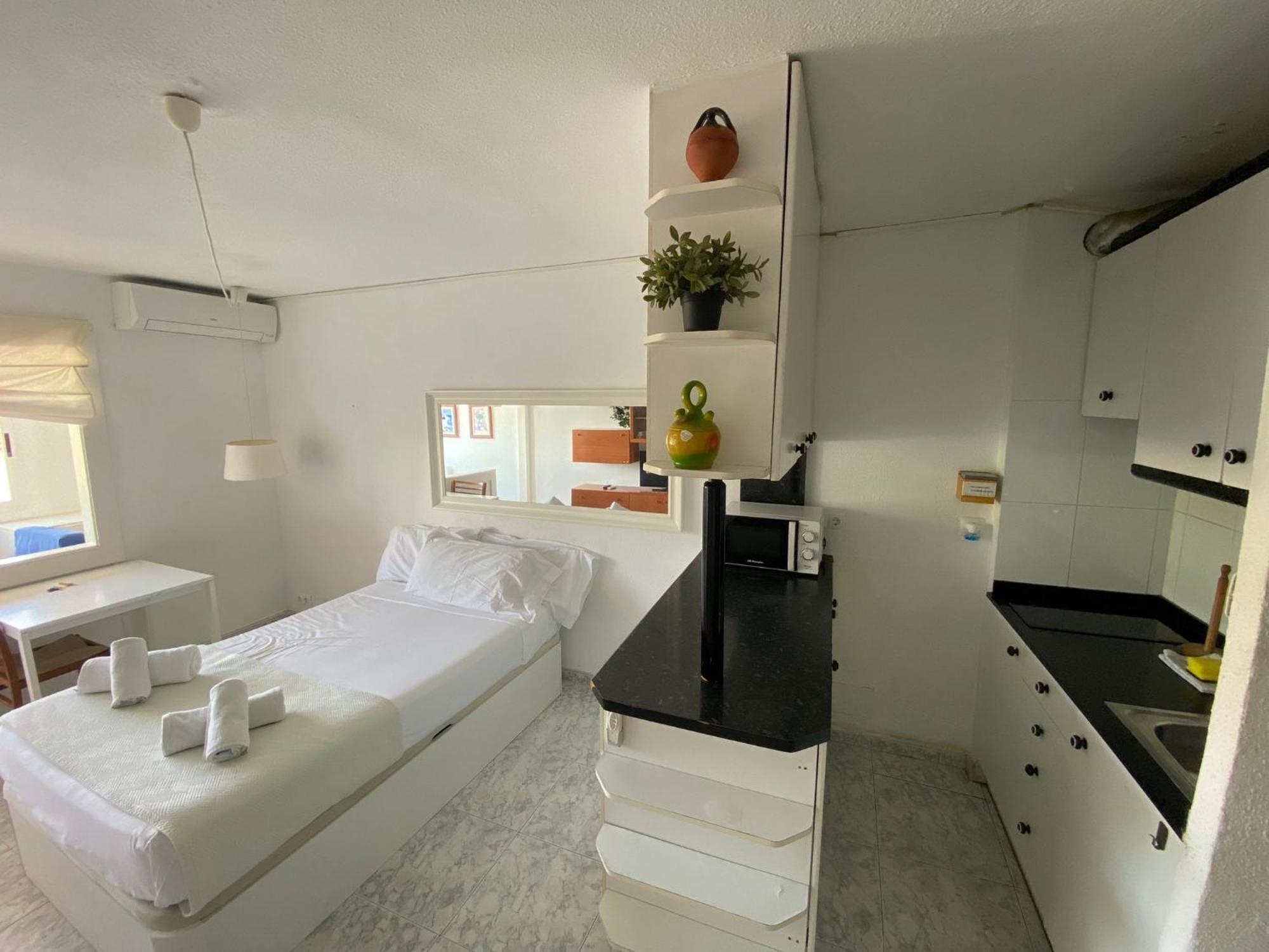 The Moon Studio By Hello Homes Сиджес Экстерьер фото
